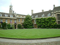 Sir John Kotelawala bezocht Christ's College, Cambridge tijdens de Eerste Wereldoorlog.  