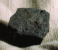 Een stuk bitumineuze steenkool