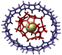 Complexo supramolecular de um íon cloreto, cucurbit[5]uril, e cucurbit[10]uril.