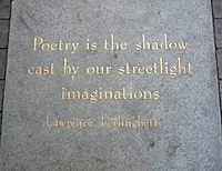 L.Ferlinghettin sitaatti City Lights -kirjakaupan ulkopuolella oleva muistolaatta  