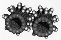 Representación de dos "nanoruedas de fullereno" con múltiples dientes.  