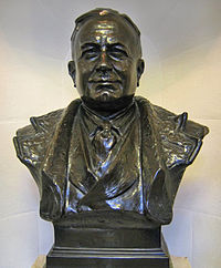 Herbert Chapman's achievements were commemorated by this bronze bust, which is located inside the Emirates Stadium.