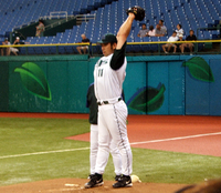 Hideo Nomo won in 1995, de eerste van een aantal spelers die met eerdere honkbalervaring in Nippon Professional Baseball wonnen.