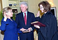 Clinton é empossado como Secretário de Estado dos Estados Unidos, janeiro de 2009