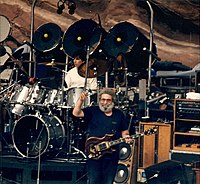I membri dei Grateful Dead si sono esibiti all'Anfiteatro Red Rocks in Colorado l'11 agosto 1987.