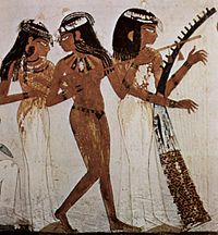 Muzikanten van Amun, Graf van Nakht, 18e dyn, West-Thebe. De muzikant rechts bespeelt een oude Egyptische harp.  