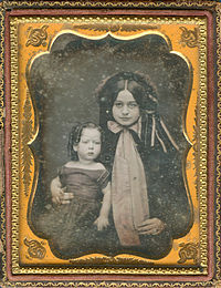 Mary Anna Custis Lee con su hijo, Robert E. Lee, hijo, en 1845. En esta foto tiene alrededor de 37 años.  