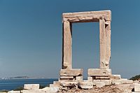 Een deel van de oude tempel in Naxos  
