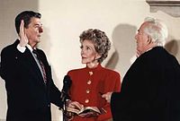 Reagan wordt ingehuldigd als president in het Witte Huis, januari 1985...