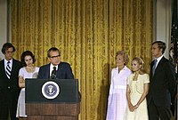 Nixon håller sitt avgångstal på sin sista dag som president, den 9 augusti 1974.  