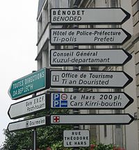 Bilingual street signs in Quimper