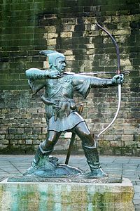 La statua di Robin Hood fuori dal castello di Nottingham.