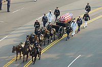Kondukt pogrzebowy Ronalda Reagana w Waszyngtonie, D.C., czerwiec 2004 r.