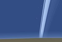 Пръстените на Сатурн, гледани от географска ширина над екватора (симулиран изглед)  