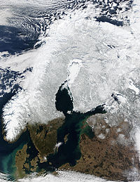 Satelitní snímek Skandinávie, únor 2003