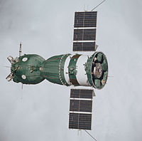 Sojuz sett från Apollo-rymdfarkosten under Apollo Sojuz-testprojektet.  