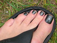 Černé nehty na nohou  