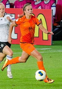 Lieke Martensová vstřelila v roce 2015 první gól Nizozemska na mistrovství světa.  