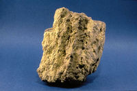 O mostră de minereu de uraniu.  