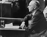 Viktor Brack testemunha em sua própria defesa no Julgamento dos Médicos em Nuremberg, em 1947