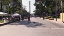 Media afspelen Mensen gebruiken fietsen in Mexico Stad