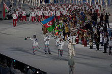 Azerbaidžanin joukkue vuoden 2010 talviolympialaisten avajaisissa.  