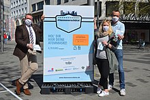 Advertising the purchase of respirators in Hanover, April 20, 2020.