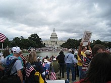 W dniu 12 września 2009 r. protestujący z Tea Party zapełniają Zachodni Trawnik Kapitolu Stanów Zjednoczonych i National Mall.