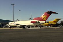 Ένα ζεύγος εμπορευματικών αεροσκαφών Boeing 727 μπροστά από τον πρώην τερματικό σταθμό της Domestic Express