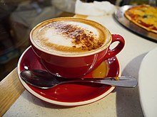 Cappuccino met wit schuim in Koffiehuis.  