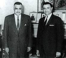 Le président égyptien Gamal Nasser avec le ministre irakien des affaires étrangères Adnan Pachachi