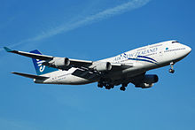 Modelul 747-400 a început să fie utilizat în 1989. Air New Zealand a fost una dintre primele companii aeriene care l-a folosit.  