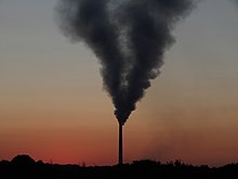 La combustione del carbone produce grandi quantità di inquinamento atmosferico