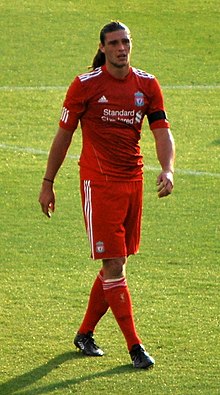 Carroll jogando pelo Liverpool em 2011
