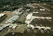 Luchtfoto van de binnenlandse kant van de luchthaven  