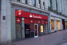 Una sucursal del Santander en Cardiff, Reino Unido.  