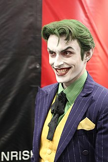 Joker cosplayer