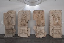 The Sebasteion of Aphrodisias is considered a classical representation of the gentes-devictae propaganda of Rome. Here the personifications of four defeated peoples; only in the case of the ethnos of the Piroustae on the far left is the affiliation of the inscription base and the sculpture clear (Archaeological Museum of Aphrodisias).
