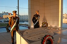 Arafat's tomb inside the mausoleum, guarded by two security guards from the Palestinian Guard of Honour. The mausoleum was also partly funded by EU money. (Ramallah on February 6, 2008)