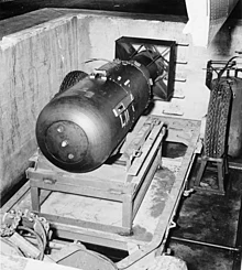 Atomic bomb Little Boy ("Little Boy") on a transport wagon shortly before departure for Hiroshima (13 kT TNT-equivalent explosive power)