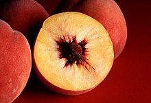 Fruit structure: sliced peach