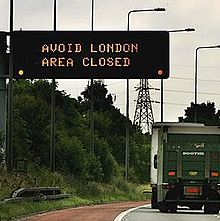 Aviso de emergencia en la autopista al acercarse a Londres  