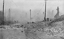 Na de grote brand van Baltimore in 1904 werd veel van de stad verwoest. Dit is een uitzicht op de binnenstad in westelijke richting vanaf Pratt en Gay Streets.  