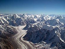 De Baltoro-gletsjer in het Karakoram-gebergte. 62 kilometer lang, een van de langste alpiene gletsjers
