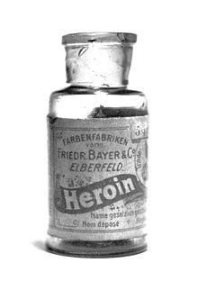 Quando a heroína foi fabricada pela primeira vez (por volta de 1900), ela foi vendida como remédio para a tosse e analgésico. Ela era comercializada em garrafas como esta