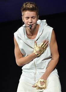 Bieber treedt op tijdens zijn Believe Tour in 2012  