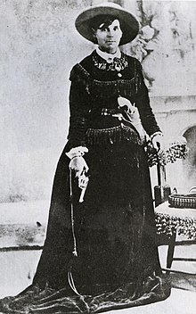 Studio porträtt av Belle Starr, "Queen of the Oklahoma Outlaws".  