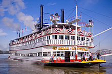 La Belle de Louisville, un vieux bateau à vapeur qui s'est d'abord appelé l'Idlewild et plus tard l'Avalon
