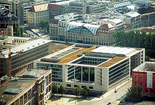 El antiguo Reichsbank y los nuevos edificios  