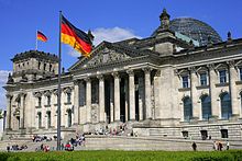Rigsdagsbygningen i Berlin er det tyske parlaments hjemsted.
